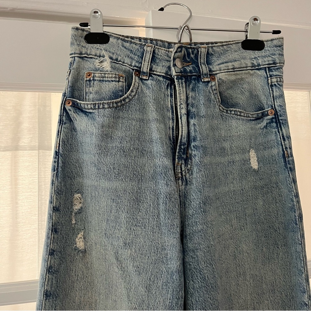 Washed & distressed light high rise wide leg jeans